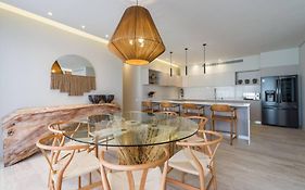Beyond Amazing 3Bd 2Br/ Balcony